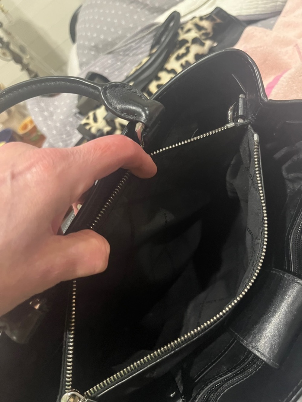 TODAY ONLY $39
LIKE NEWMICHAEL KORS SATCHEL Perfect Condition used couple times - Picture 10 of 10